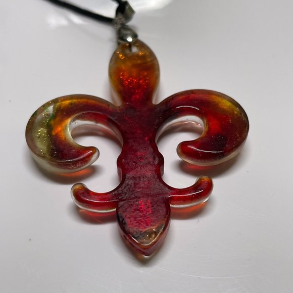 Glass Fleur Design Necklace - Picture 4 of 4